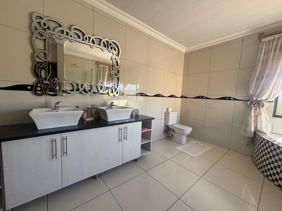 4 Bedroom Property for Sale in Langenhovenpark Free State